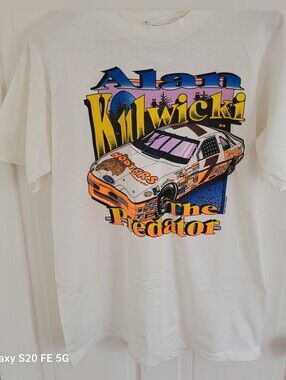 1992 Hooters Racing Alan Kulwicki 'The Predator' Graphic Tee. Large.